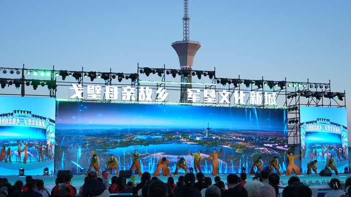 文艺展演现场。陈贝贝 摄