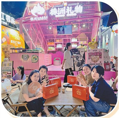 “株洲礼物”快闪店受到消费者欢迎。刘 同摄