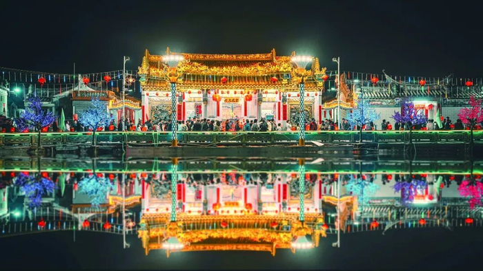 2025年春节，潮汕某村的祠堂前，正在举行热闹的民俗活动，这是当地延续了数百年的老习俗