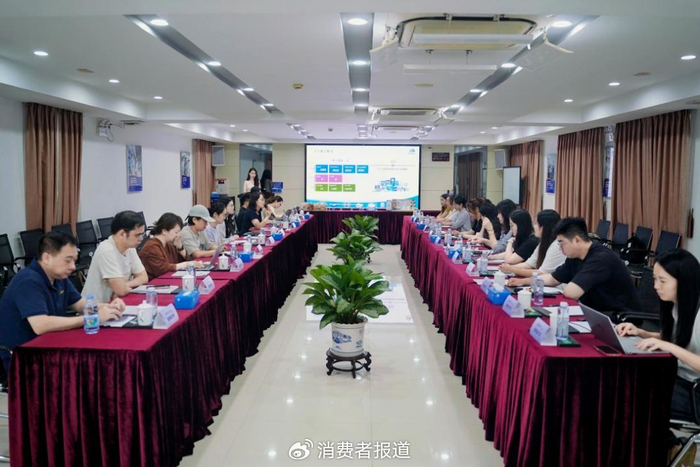 探访团与维达品牌方代表展开深度交流