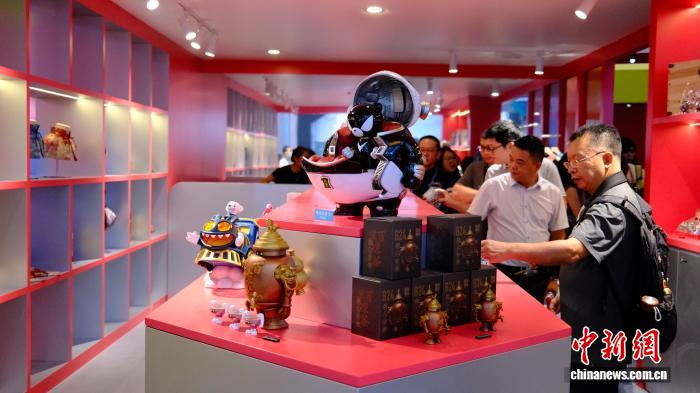 第二十二届文博会展出香港文创产品。中新社记者 蔡敏婕 摄