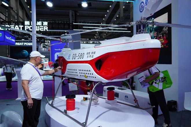 　　GQ-580型重载无人直升机。新华社记者 王丰 摄