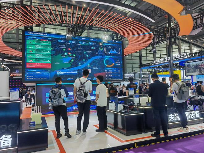 　　大区域低空安全监管平台。新华社记者 王丰 摄