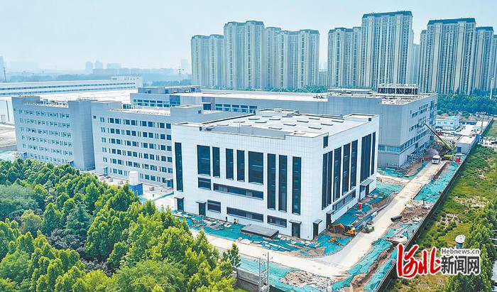 5月15日拍摄的位于石家庄高新区的通合科技高功率充电模块项目一期建设现场。 河北日报记者 史晟全摄