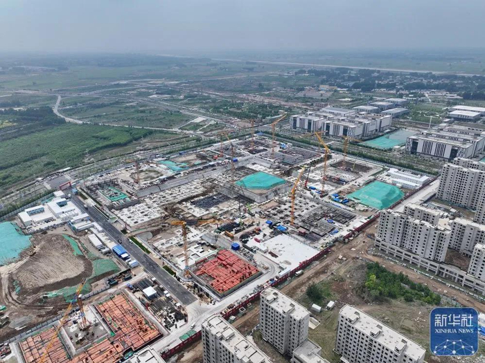 这是位于雄安新区的中国人民大学大中小学教育一体化综合改革示范基地项目建设现场（5月19日摄，无人机照片）。