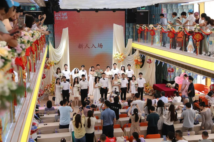 海上集体婚礼。吴长赋/摄
