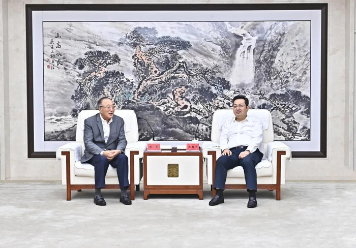 张国华与博鳌亚洲论坛秘书长张军一行举行工作座谈。刘向阳摄