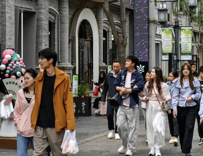 图为