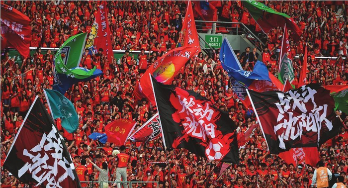 5月23日，沈阳铁西体育场气氛热烈。 本报记者  徐丹伟 摄