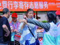 城市的温度，藏在“志愿红”里