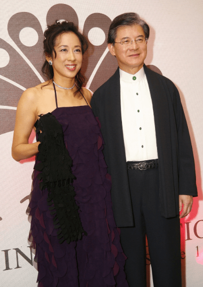 朱玲玲于2008年与「上海姑爷」罗康瑞再婚。