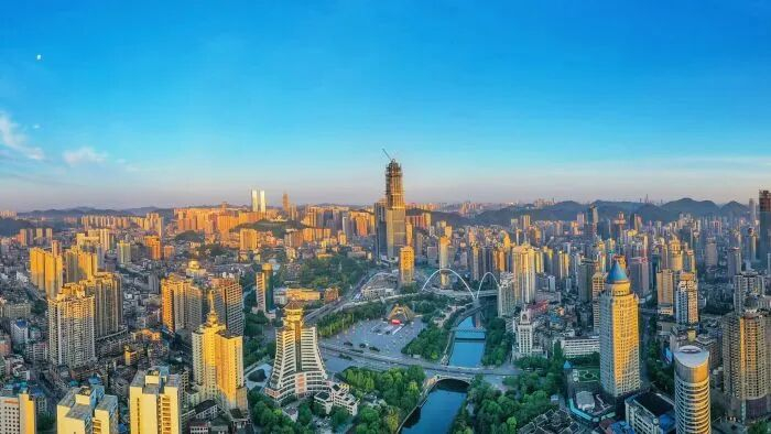 （上图：贵阳城市景色。资料图）