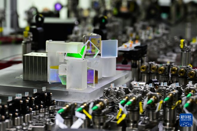 4月10日拍摄的“九章四号”量子计算原型机局部。新华社记者 周牧 摄