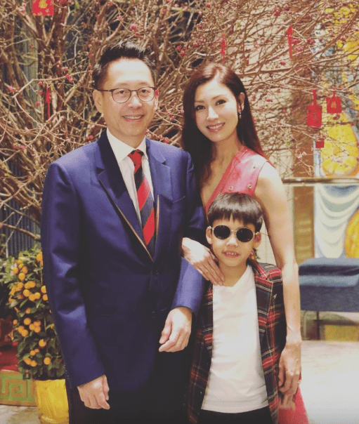 李嘉欣有仔万事足。