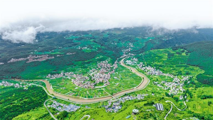 钟山区大河镇大桥村。 郭君海 摄