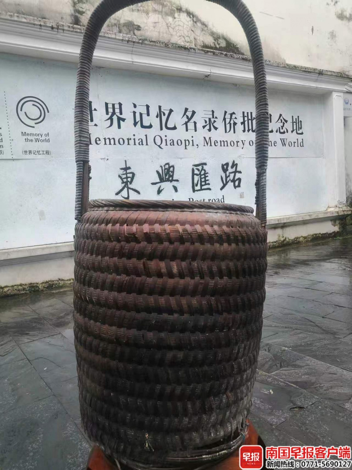 魏启峰批局送批篮。受访者供图
