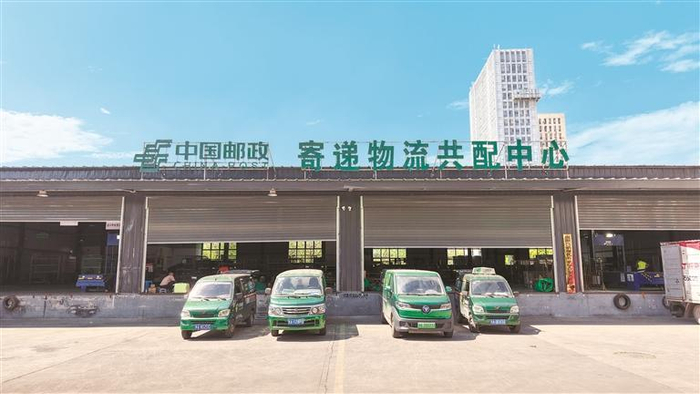 贵阳市息烽县邮政寄递物流共配中心。       李明栩 摄