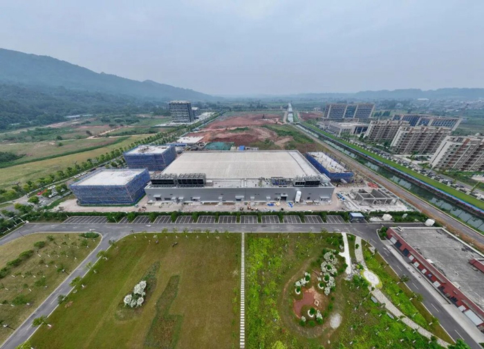 乐山博雅新材料项目主厂房拔地而起。受访者供图