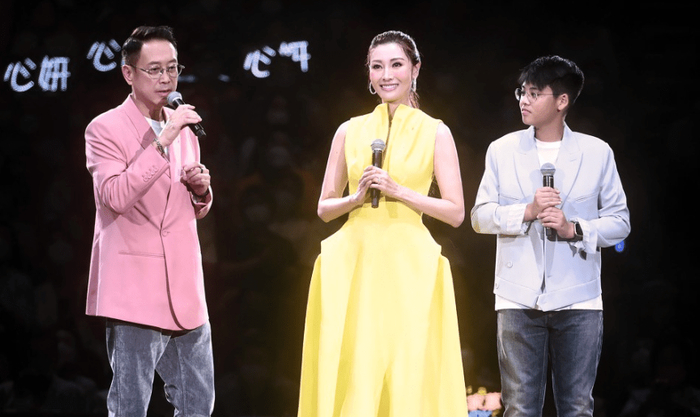 一家三口曾现身公开场合。