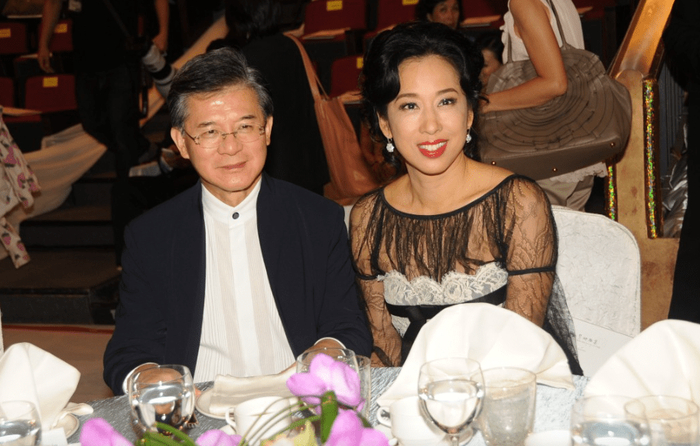 朱玲玲与罗康瑞结婚18年，恩爱如昔。
