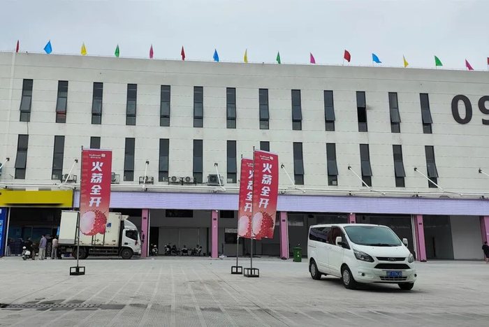 滁州水果市场部分商户被迫拆除门头。  安徽财经网 图