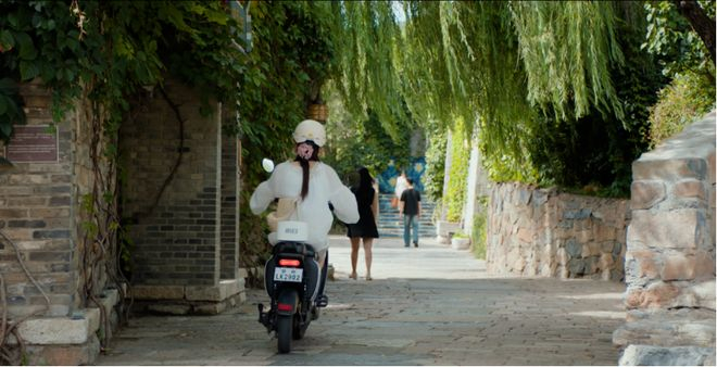 复古单车vs土味电驴，你选哪个？（图/《许我耀眼》）