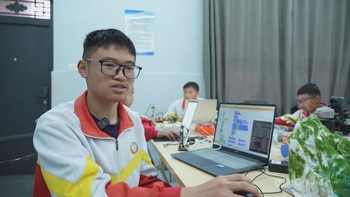 毕节市威宁彝族回族苗族自治县九三中学学生丁瑞成