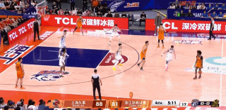 现场教学！王哲林空位三不沾 闫鹏飞同样点位空心命中