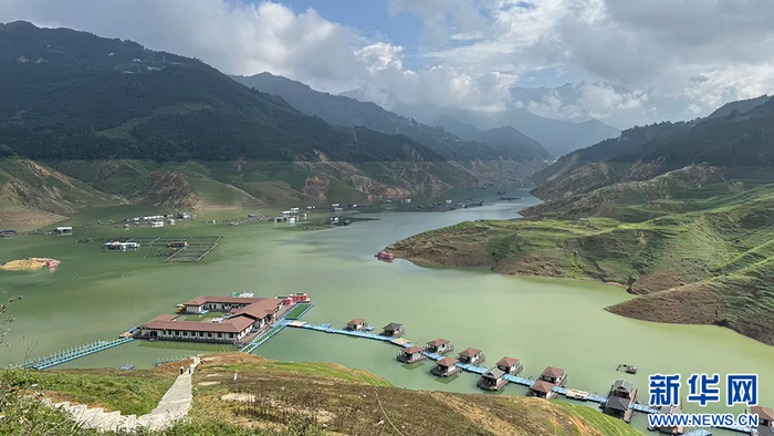 马鹿塘休闲垂钓基地（5月13日摄）。新华网发（李娜 摄）