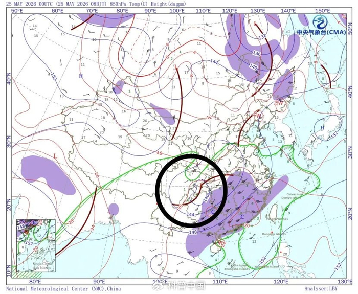 ​5 月 24 日 8 时的 850hPa（约 1500 米高空）天气图。黑圈即带来大范围上升气流的西南涡。图片来源：中央气象台