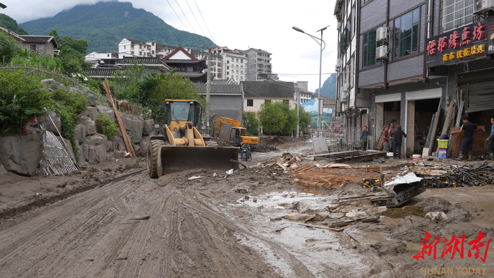 5月19日，壶瓶山集镇的主干道泰和合路正在疏通中​​。