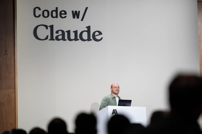Claude Code 创始人切尔尼建议计算机科学毕业生创业：现在是黄金时代
