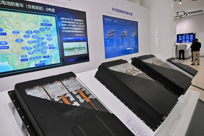 　　这是2026年4月15日在福建省宁德市拍摄的宁德时代总部展厅展品。新华社记者 姜克红 摄