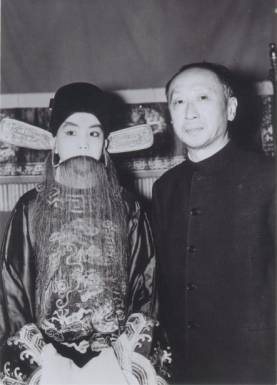 安云武与马连良先生的合影。图源：中国平潭