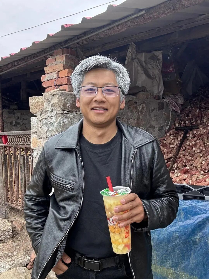 黄仁勋模仿者：杨洋