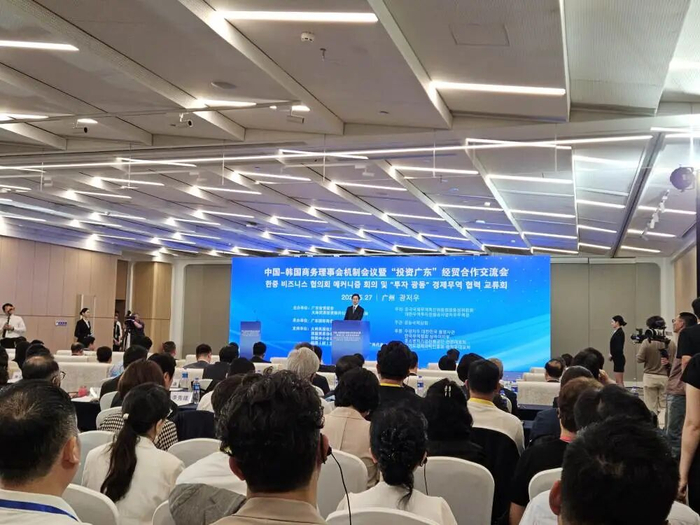 韩国驻广州总领事馆总领事姜相旭在中韩经贸合作交流会致辞，赖镇桃/摄