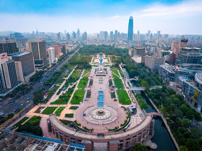 济南市历下区泉城广场航拍。图/图虫创意