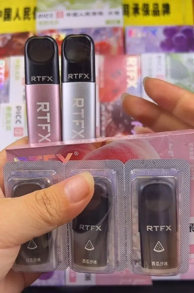 △短视频直播间售卖的“过滤器”，酷似电子烟。 