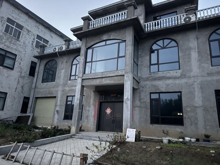 农村自建房不只是一栋房子，更成为漂泊者连接故土、安放记忆的寄托