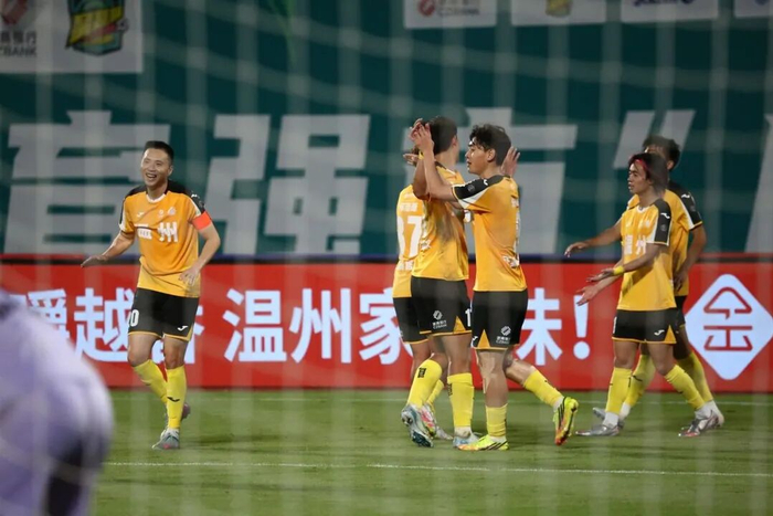 温州队在比赛中个庆祝进球。主办方供图