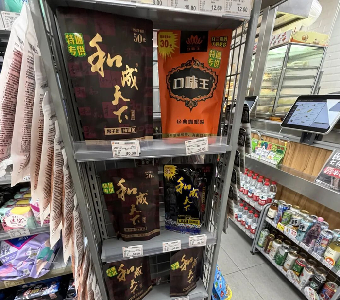 西城区一家便利蜂门店，槟榔货架没有未成年人禁售提示。
