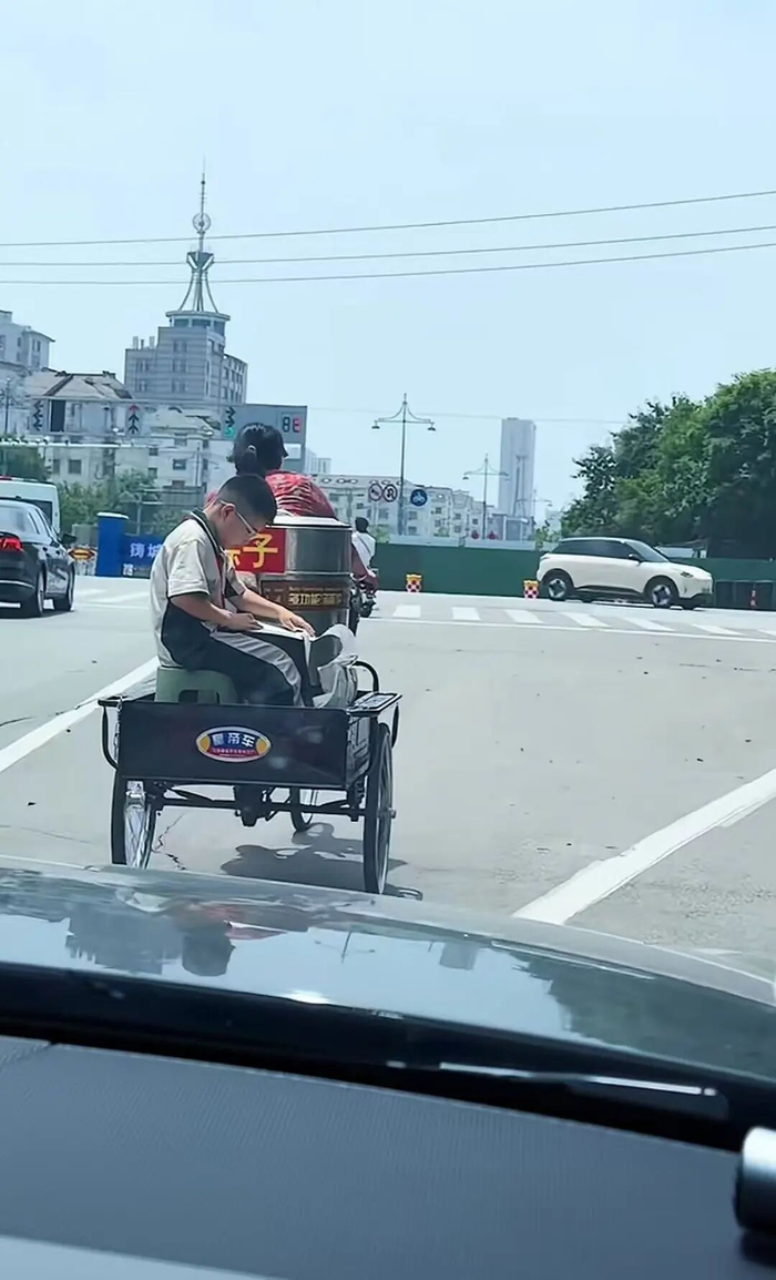 视频截图。