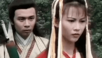 有传何宝生和蔡少芬因豪门家族的强烈反对，认为两人「门不当户不对」 ，最后结束5年情。
