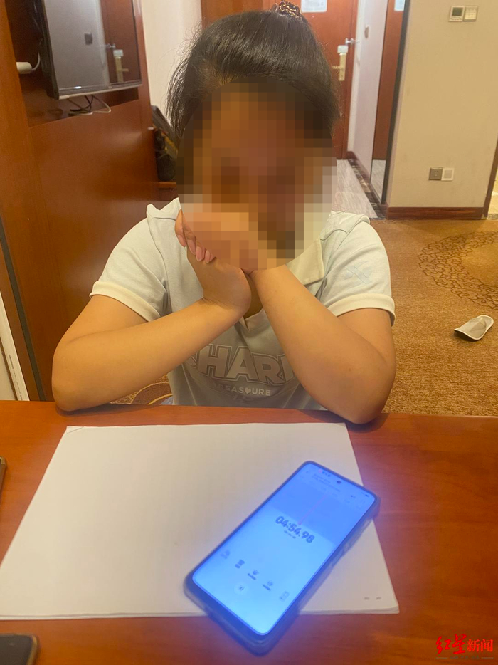 ▲接受采访的苟某菊