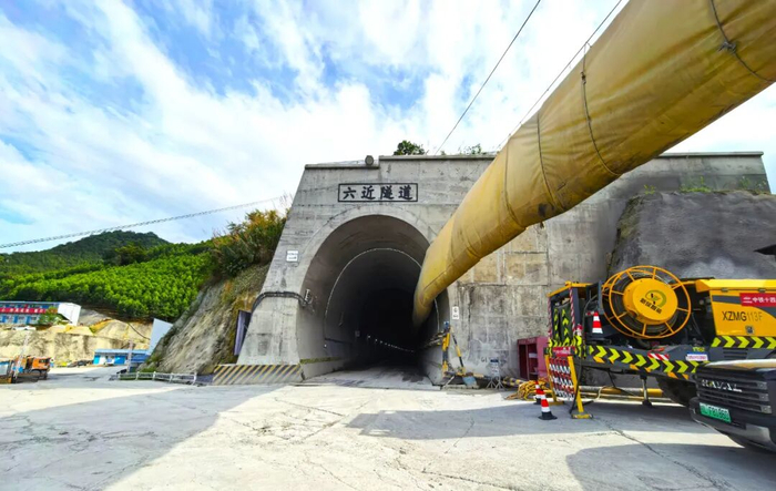 建设中的六近隧道。黄艳萍 摄