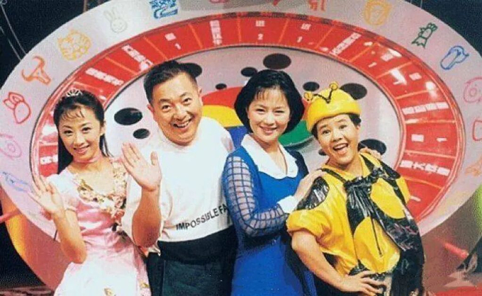 央视儿童节目主持人天团：（左起）小鹿姐姐、董浩叔叔、鞠萍姐姐、金龟子