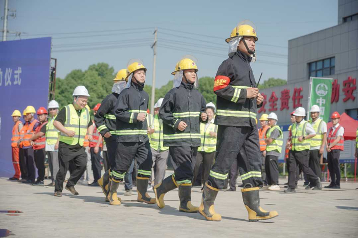 消防应急救援演练现场。凌忍韬 摄