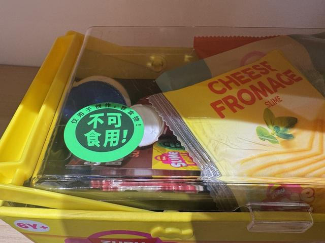 如果选择了仿真玩具，家长务必注意看护，避免误食（作者拍摄）