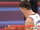 张镇麟后第二个3犯！王哲林抢板推人犯规  吃到个人本场第三犯