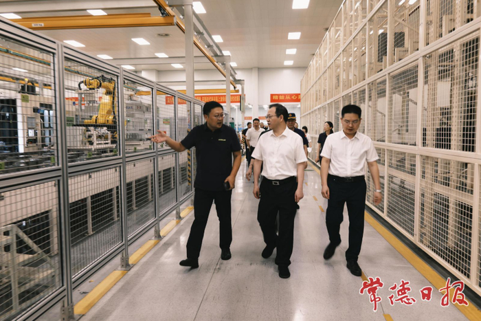 市委副书记、市长周振宇在常德中联重科液压有限公司调研督导